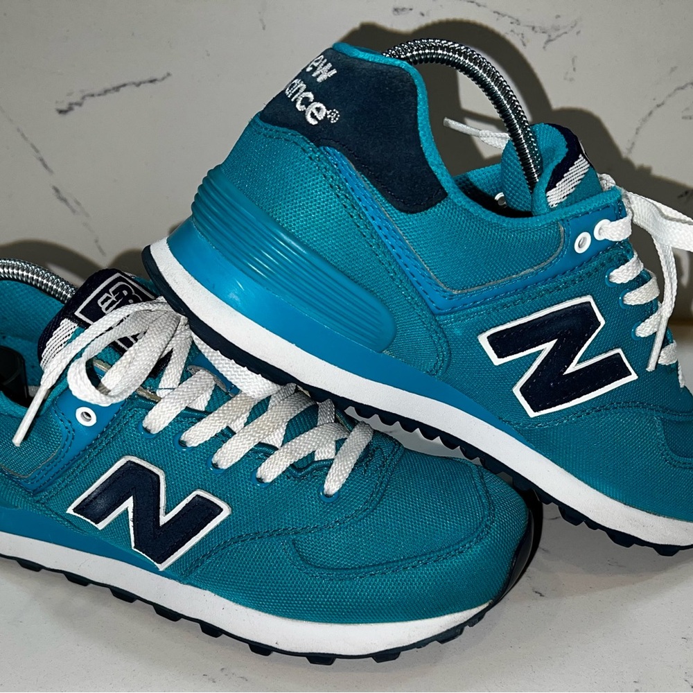 New Balance 574 Teal and navy Sneakers Women’s 7